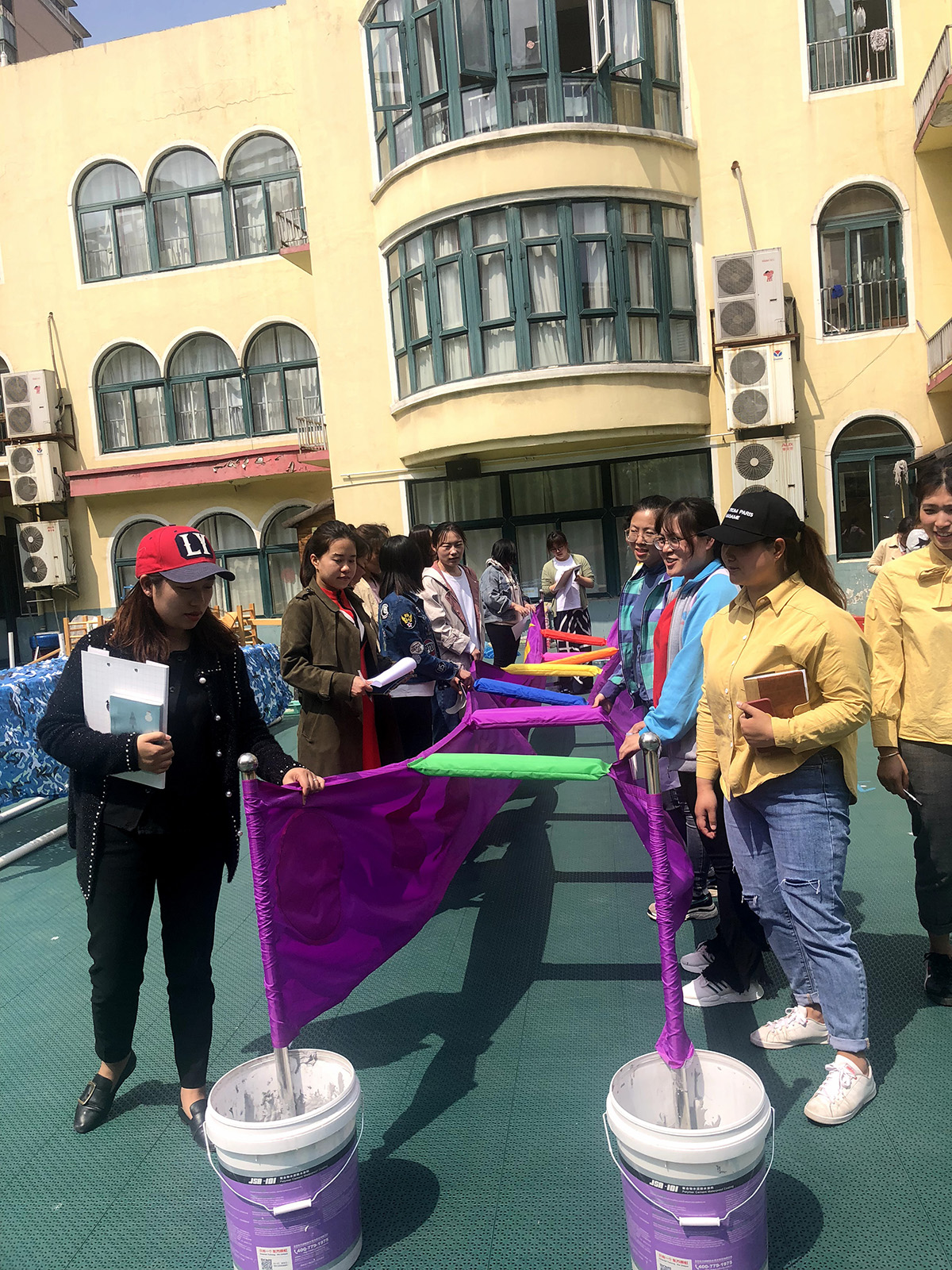 快乐操场飞扬         身心健康发